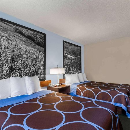 Super 8 By Wyndham East Stroudsburg - Poconos Otel Dış mekan fotoğraf