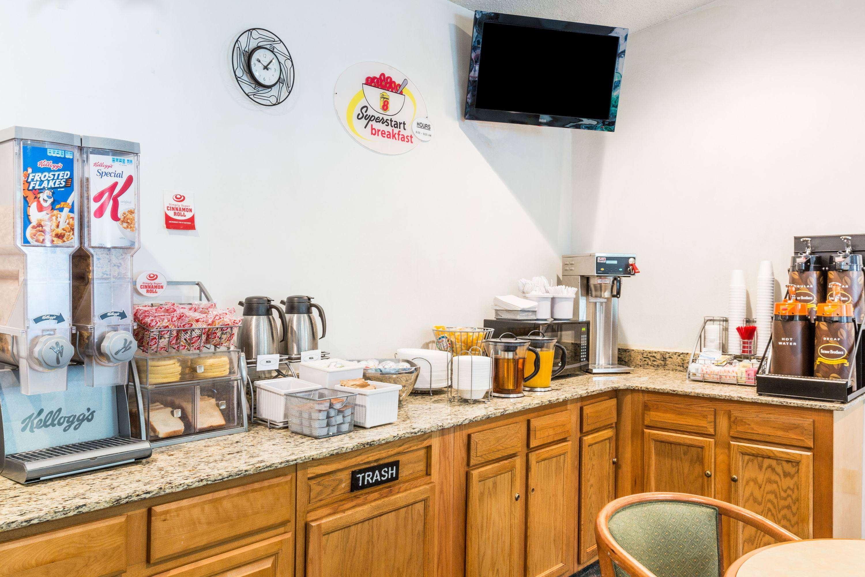 Super 8 By Wyndham East Stroudsburg - Poconos Otel Dış mekan fotoğraf