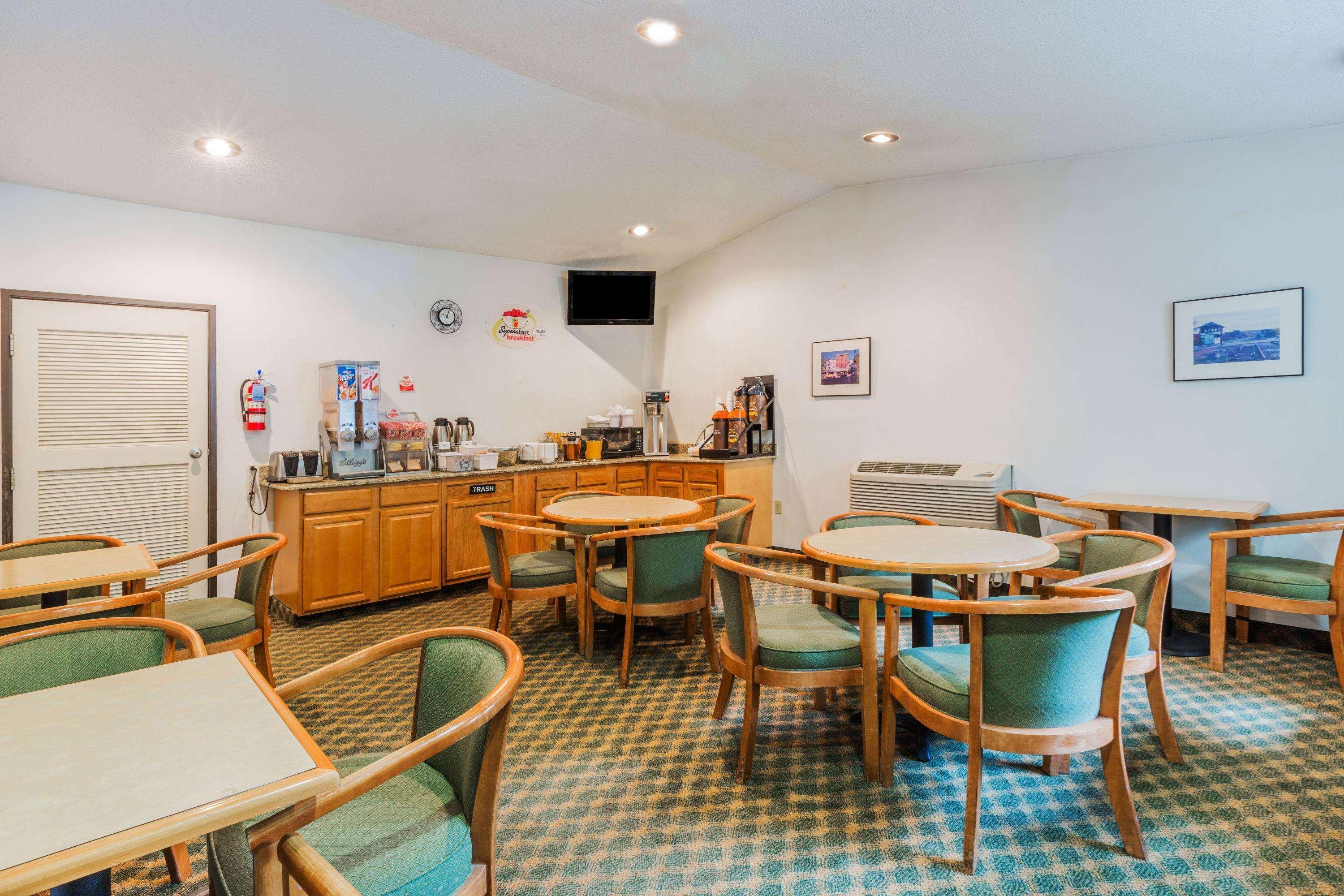 Super 8 By Wyndham East Stroudsburg - Poconos Otel Dış mekan fotoğraf