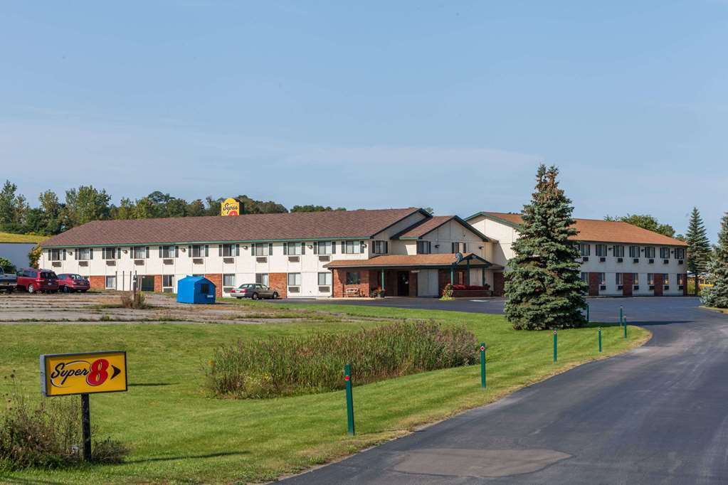 Super 8 By Wyndham East Stroudsburg - Poconos Otel Dış mekan fotoğraf