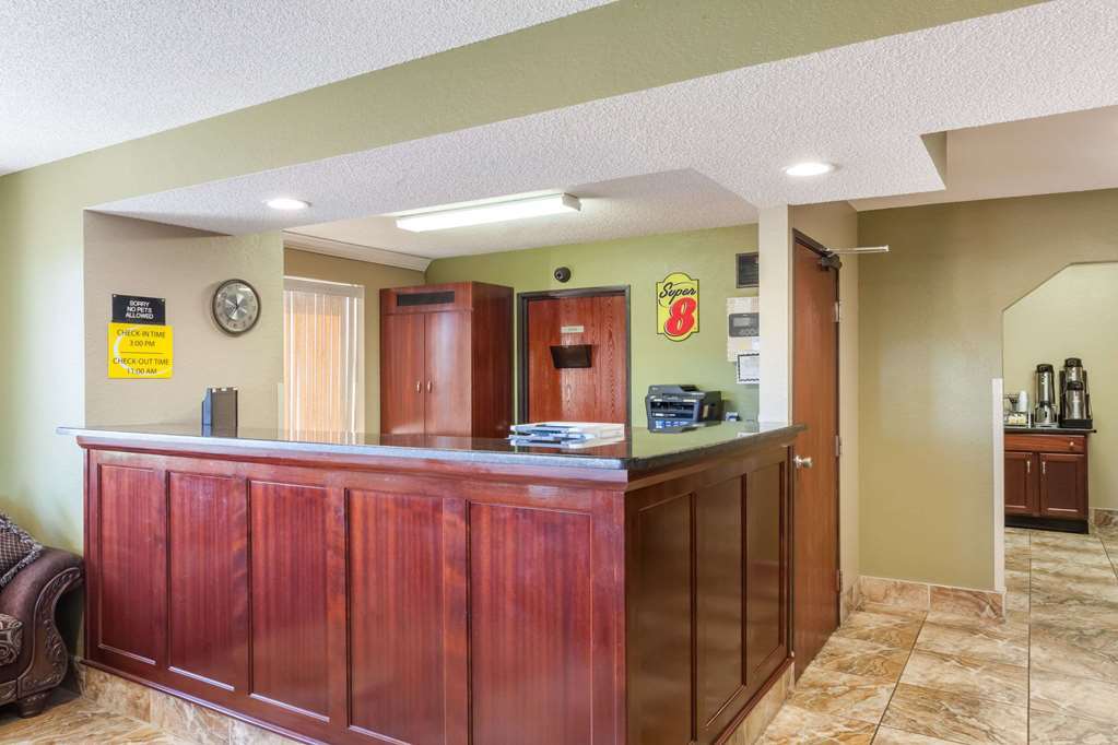 Super 8 By Wyndham East Stroudsburg - Poconos Otel İç mekan fotoğraf
