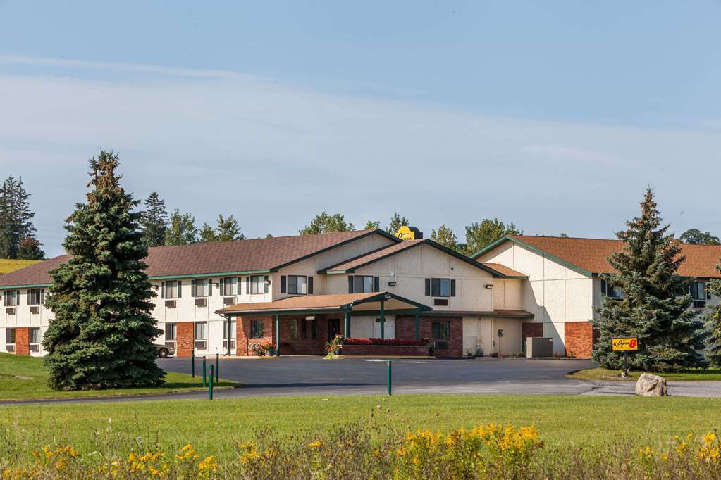 Super 8 By Wyndham East Stroudsburg - Poconos Otel Dış mekan fotoğraf