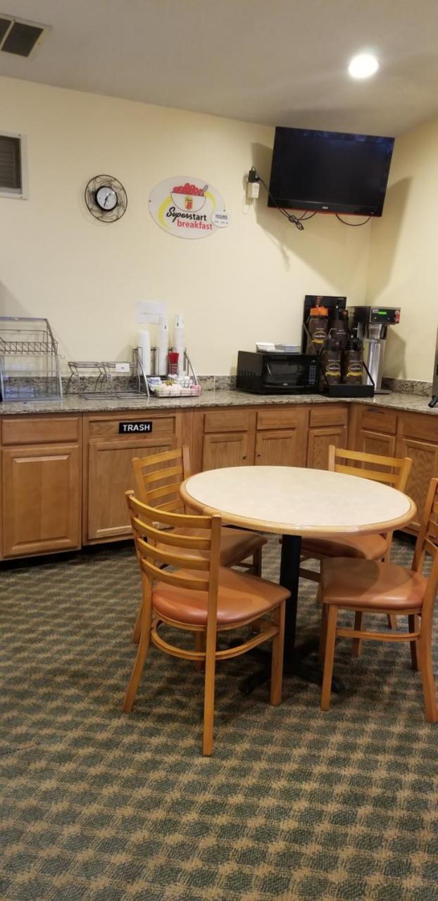 Super 8 By Wyndham East Stroudsburg - Poconos Otel Dış mekan fotoğraf