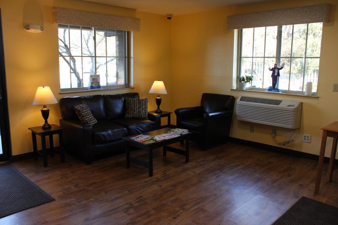 Super 8 By Wyndham East Stroudsburg - Poconos Otel Dış mekan fotoğraf