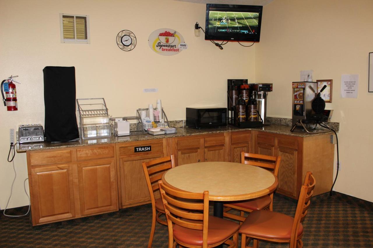 Super 8 By Wyndham East Stroudsburg - Poconos Otel Dış mekan fotoğraf
