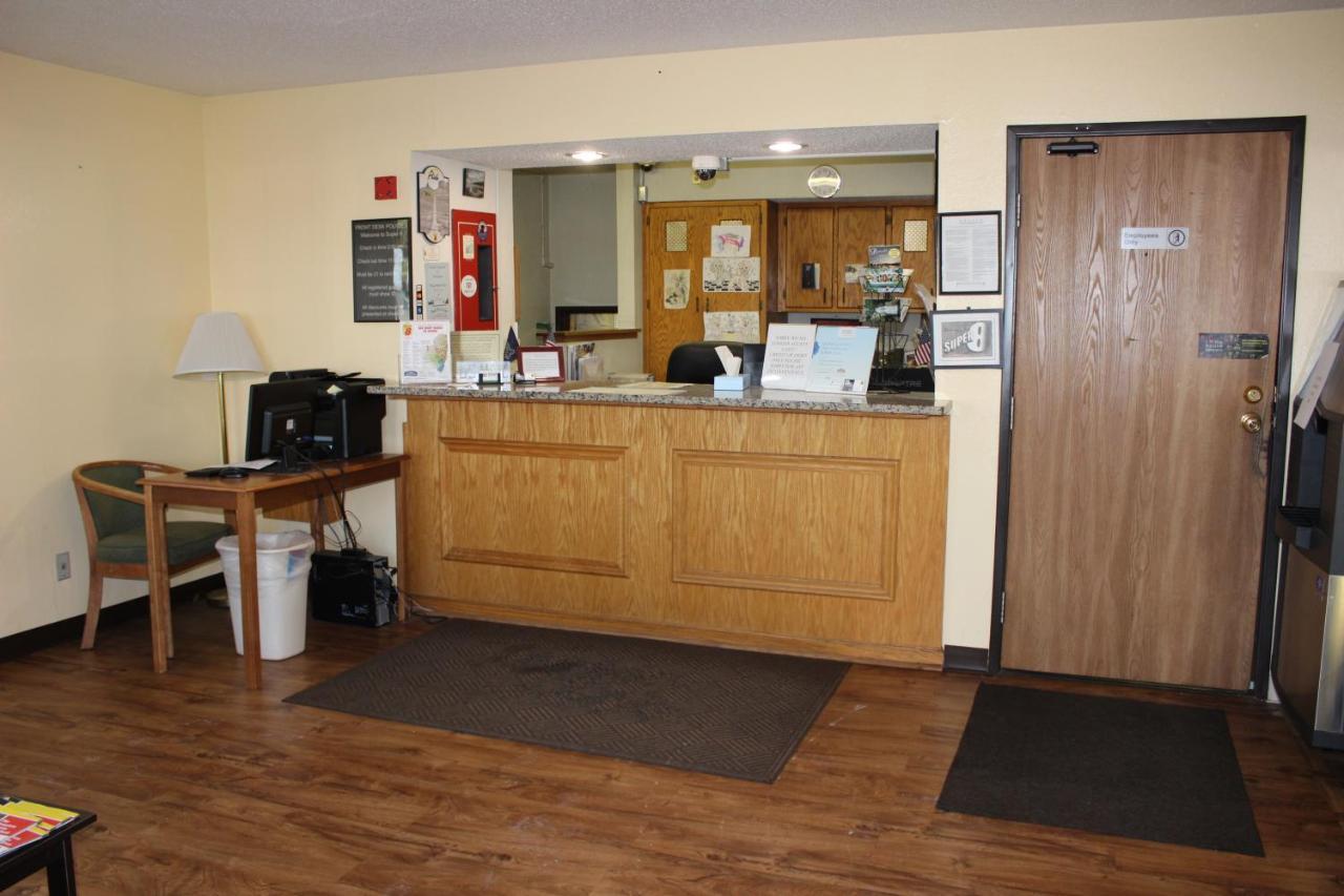 Super 8 By Wyndham East Stroudsburg - Poconos Otel Dış mekan fotoğraf