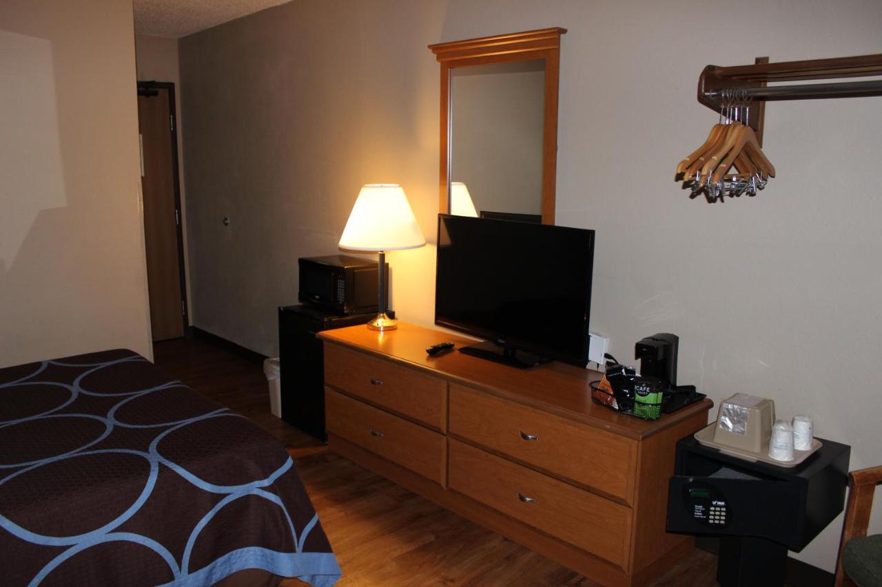 Super 8 By Wyndham East Stroudsburg - Poconos Otel Dış mekan fotoğraf