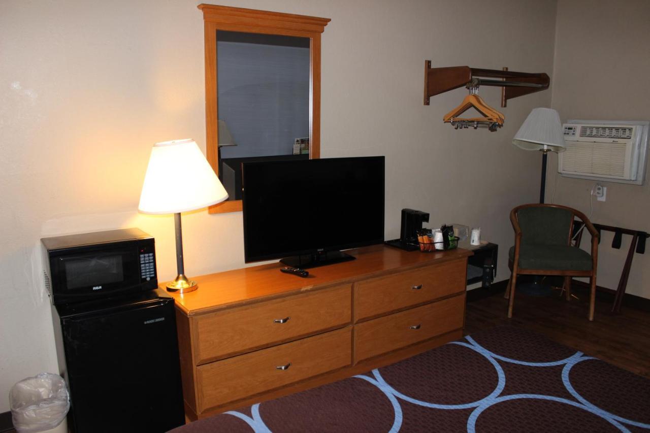 Super 8 By Wyndham East Stroudsburg - Poconos Otel Dış mekan fotoğraf