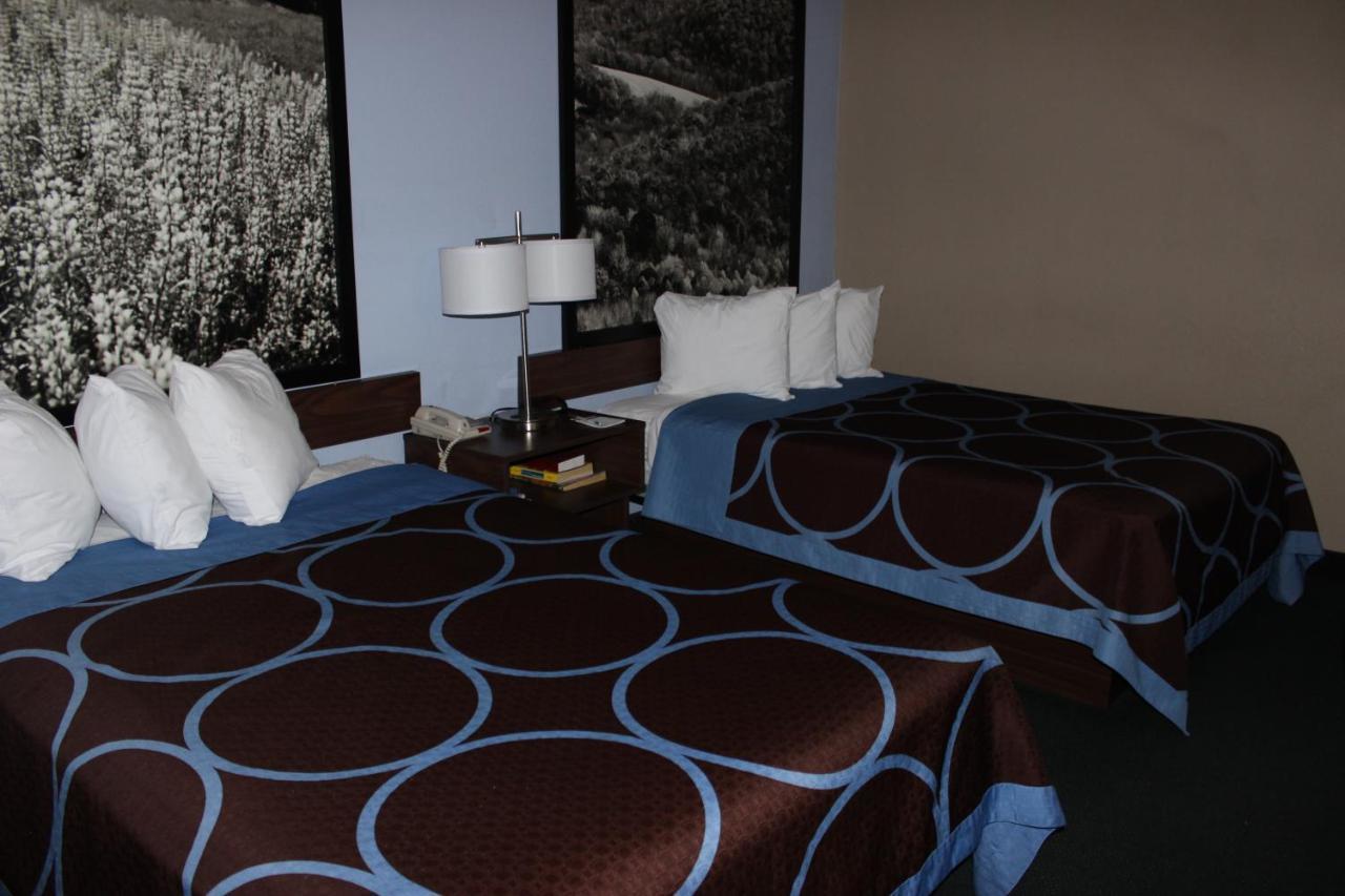 Super 8 By Wyndham East Stroudsburg - Poconos Otel Dış mekan fotoğraf