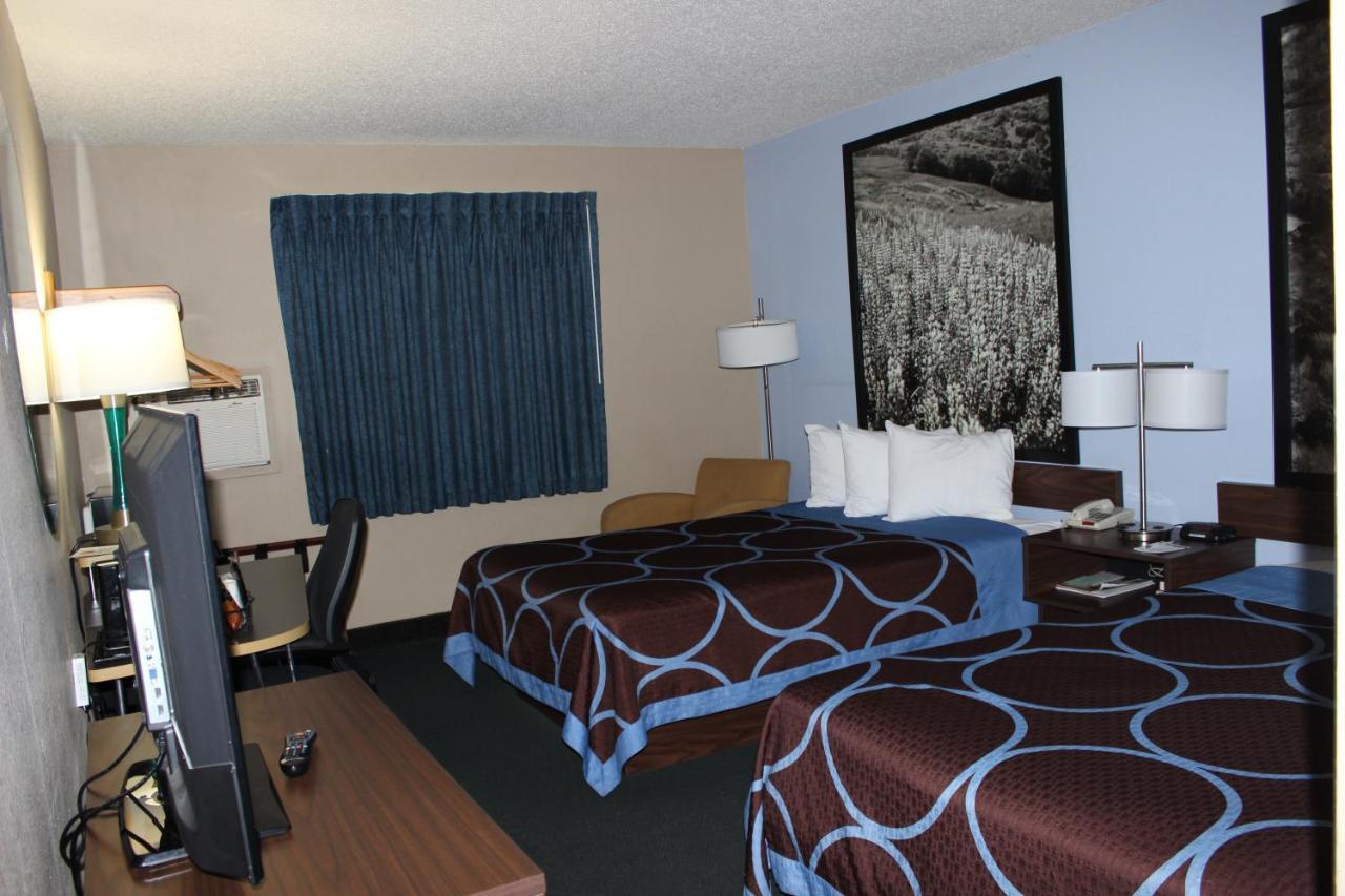 Super 8 By Wyndham East Stroudsburg - Poconos Otel Dış mekan fotoğraf