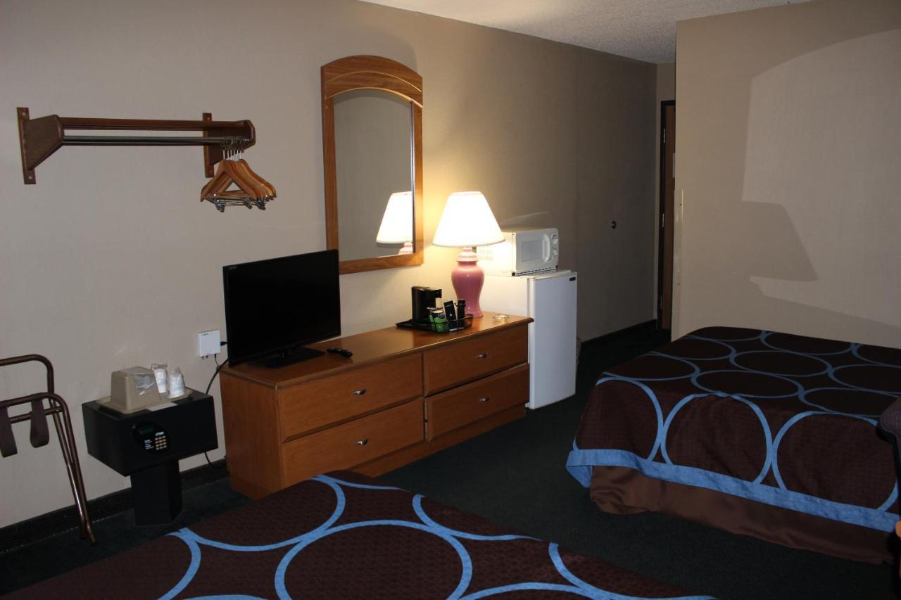 Super 8 By Wyndham East Stroudsburg - Poconos Otel Dış mekan fotoğraf