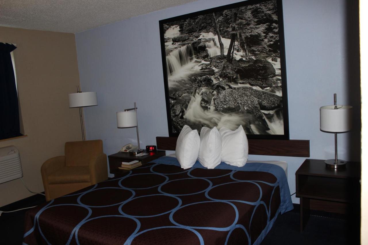 Super 8 By Wyndham East Stroudsburg - Poconos Otel Dış mekan fotoğraf